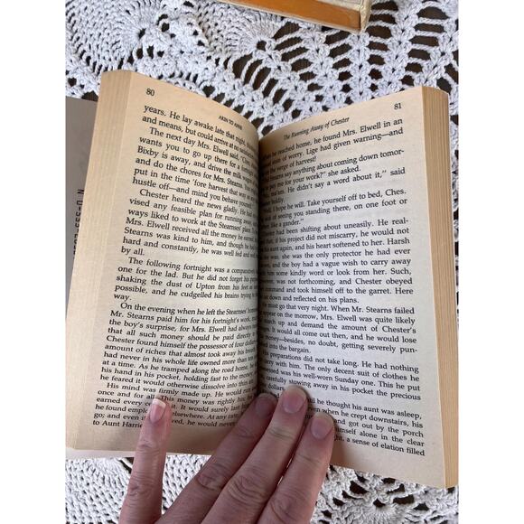 Akin to Anne: L.M. Montgomery Tales, 1989 Vintage Paperback - Picture 3 of 4